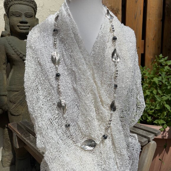 Stylish silver and stone necklace - Picture 4 of 5